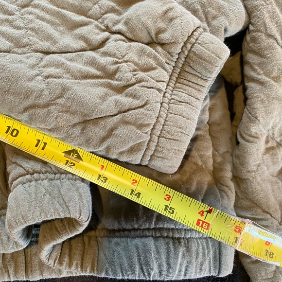 Free With A Purchase Women’s Skinny Jeans Sweater Zip Up - Picture 9 of 15